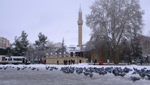 Karaman’da kar yağışı sevindirirken, kartpostallık manzaralar oluştu 