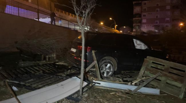 Karaman'da kontrolden çıkan cip kafenin bahçesine uçtu 
