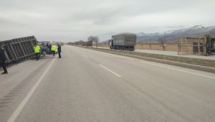 Karaman'da şiddetli fırtına etkili oldu: 3 araç devrildi, 1 kişi yaralandı 
