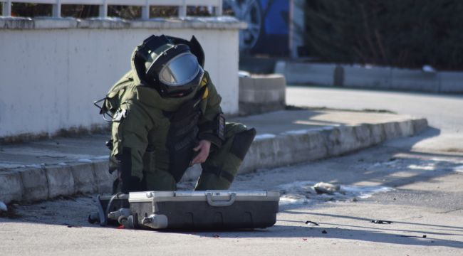 Karaman'da şüpheli valiz fünye ile patlatıldı 