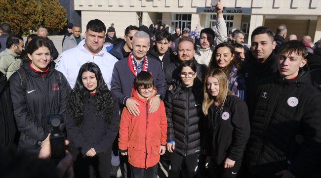 Vali Çiçekli'ye miting gibi uğurlama 