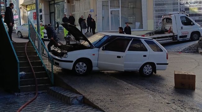 Ermenek'te seyir halindeki otomobil yandı 