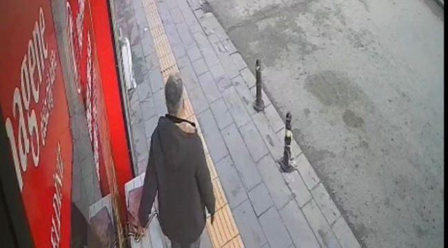 İmamın sahibi gelir alır diye bıraktığı çantayı kaşla göz arasında çaldı