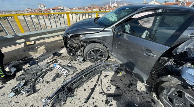 Karaman'da cip ile otomobil kafa kafaya çarpıştı: 6 yaralı 
