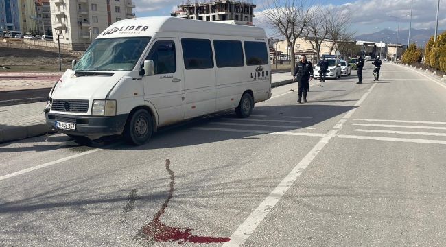 Karaman'da minibüsün çarptığı yaya ağır yaralandı 