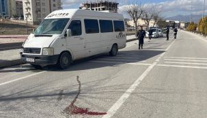 Karaman'da minibüsün çarptığı yaya ağır yaralandı