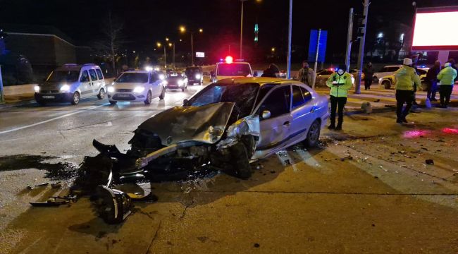 Karaman'da polisten kaçan şüpheliler kaza yaptı: 3 yaralı