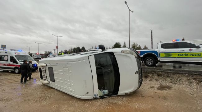 Kontrolden çıkan okul servisi şarampole devrildi 