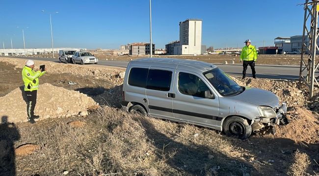 Karaman'da hafif ticari araç yoldan çıktı: 1 yaralı 