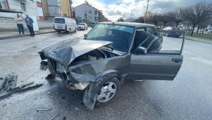 Karaman'da otomobille minibüs çarpıştı: 2 yaralı