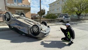 Çarpışan otomobillerden biri takla atarak ters döndü: 1 yaralı 