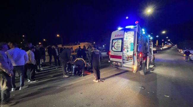 Hafif ticari araç üniversite öğrencisine çarptı: 3 yaralı