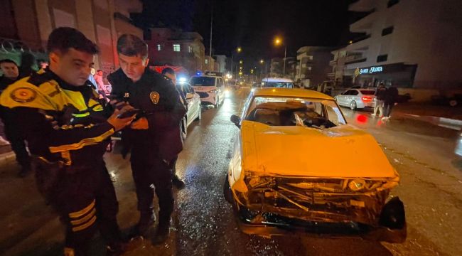 Işıklarında bekleyen araca otomobil arkadan çarptı: 1 yaralı 