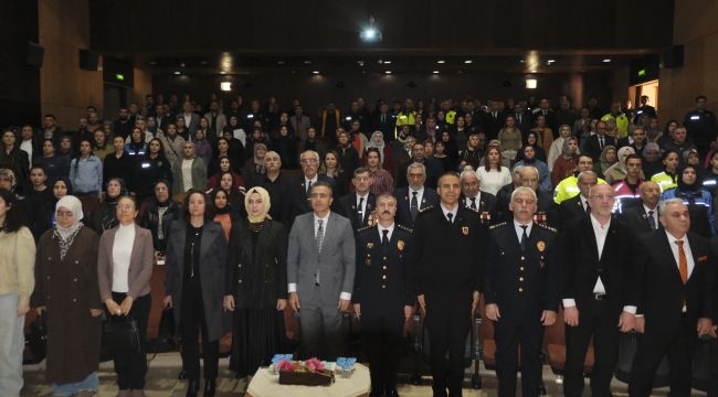 Karaman'da "En iyi narkotik polisi anne" semineri