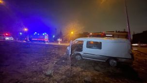 Karaman'da takla atan panelvandaki 2 kişi ölümden döndü