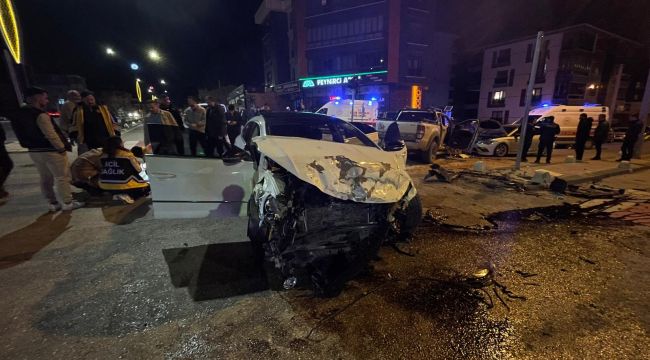 Kazada ortalık savaş alanına döndü: 6 yaralı