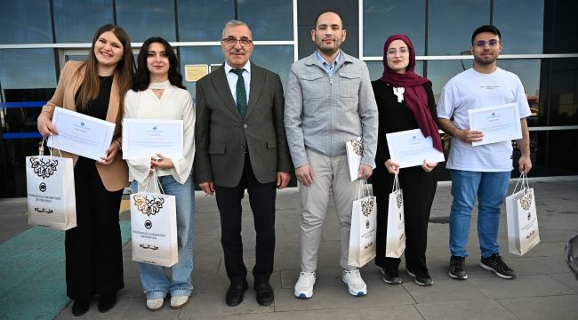 Kütüphane Haftası'nda kitap tutkunları ödüllendirildi 