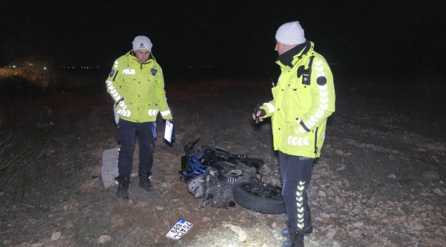 Minibüse arkadan çarpan motosiklet 70 metre sürüklendi: 1 yaralı 