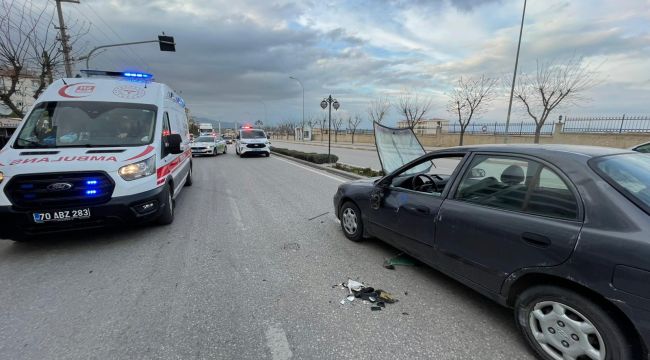 Otomobil park halindeki araca çarparak takla attı: 1 yaralı 