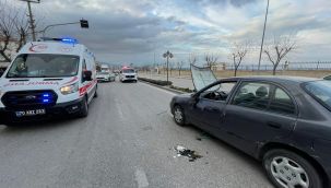 Otomobil park halindeki araca çarparak takla attı: 1 yaralı 