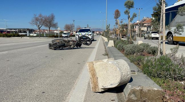 Otomobille çarpışan motosikletin sürücüsü yaralandı 