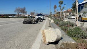 Otomobille çarpışan motosikletin sürücüsü yaralandı 