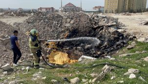 Tutuşan atık malzemeler itfaiye ekiplerince söndürüldü