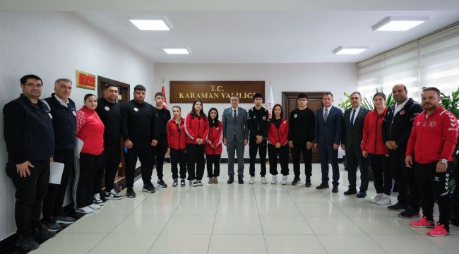 Vali Çiçek, başarılı sporcuları kabul etti