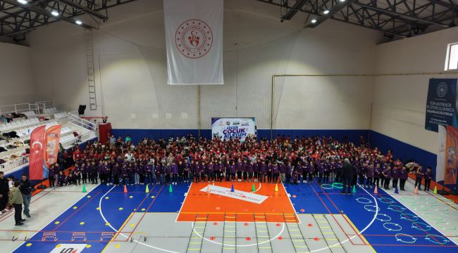 Bin 500 öğrenci Dünya Çocuk Atletizm Günü'nde hem eğlendi hem spor yaptı 