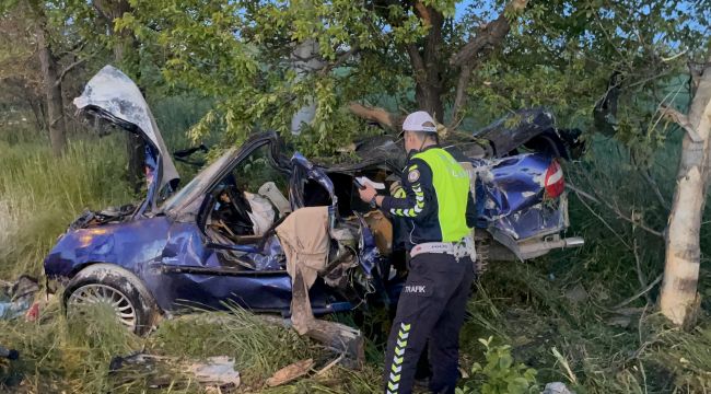 Düğün konvoyunda feci kaza: 1 ölü, 1 yaralı