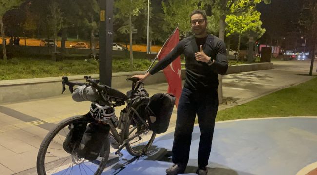 Fransız turist, Türk bayrağı takılı bisikletiyle Türkiye'yi geziyor 