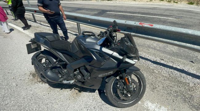 Karaman'da bariyerlere çarpan motosikletin sürücüsü yaralandı 