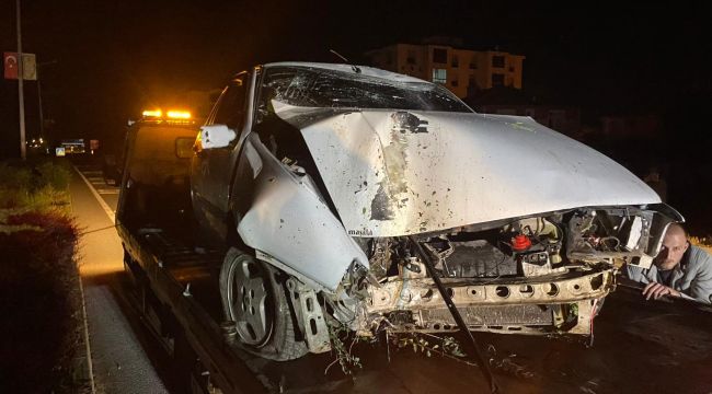 Karaman'da otomobil aydınlatma direğini devirdi: 1 yaralı 