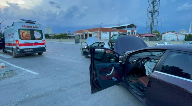 Karaman'da otomobiller çarpıştı: 1 yaralı 