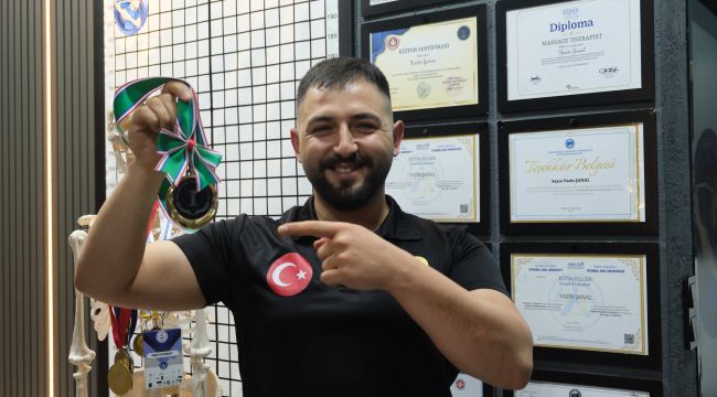 Yasin Şanal Türk bayrağını dalgalandırmanın gururunu yaşadı 