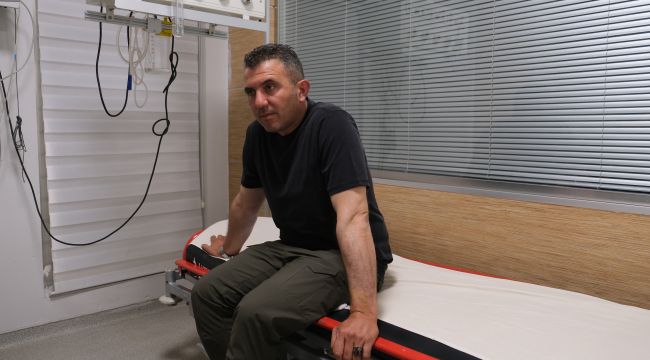 Koluna yapışan kene hastanede çıkarıldı 