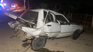 Hafif ticari araç, otomobile arkadan çarptı: 2 yaralı 