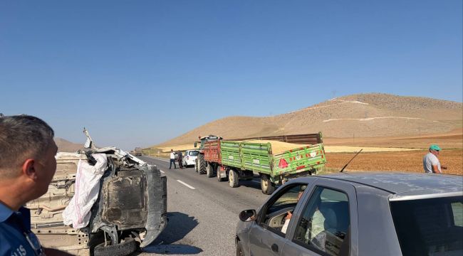 Karaman'da römorka çarpan otomobil devrildi: 1 yaralı 