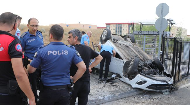 Takla atan otomobilde 4 tıp fakültesi öğrencisi yaralandı