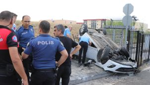 Takla atan otomobilde 4 tıp fakültesi öğrencisi yaralandı